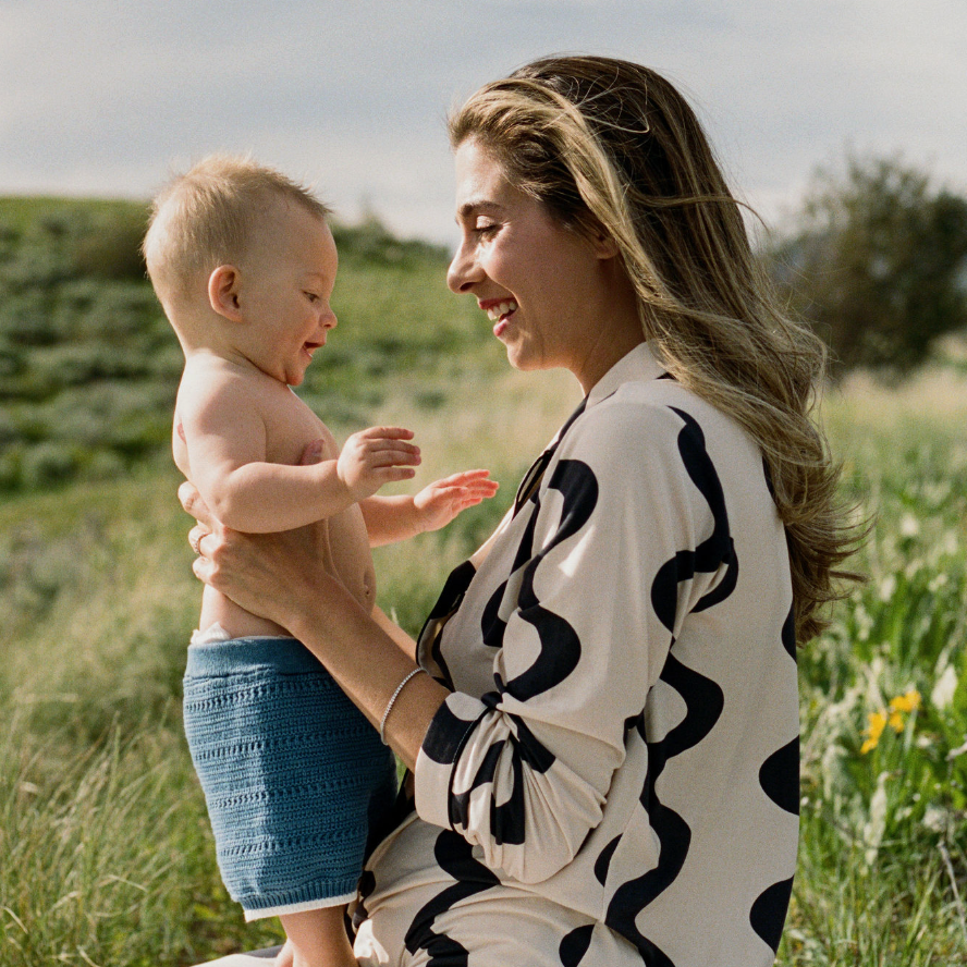 The visually engaging pattern is perfect for baby's developing sight.